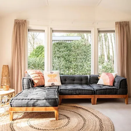 Stayatsas Sam, Middenin Het Bos, Kindvriendelijk, Stijlvol Ingericht, Parkeren Naast Het Huisje,veel Privacy, Ruime Tuin Holiday home *