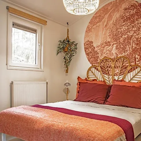 Stayatsas Sam, Middenin Het Bos, Kindvriendelijk, Stijlvol Ingericht, Parkeren Naast Het Huisje,veel Privacy, Ruime Tuin Holiday home *