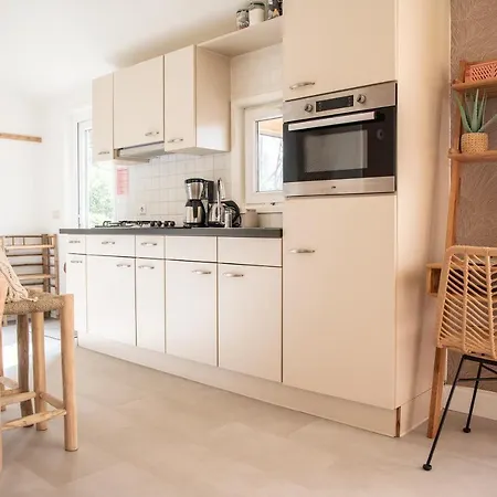 Stayatsas Sam, Middenin Het Bos, Kindvriendelijk, Stijlvol Ingericht, Parkeren Naast Het Huisje,veel Privacy, Ruime Tuin * Epe