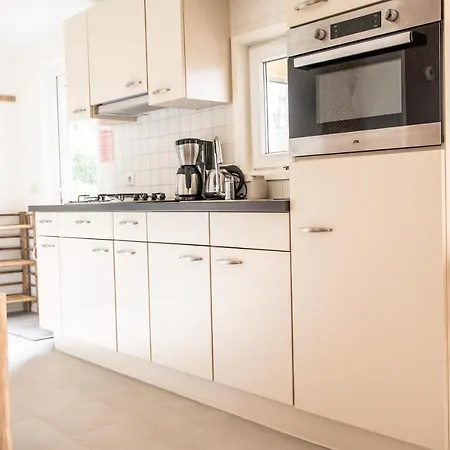 度假居 Stayatsas Sam, Middenin Het Bos, Kindvriendelijk, Stijlvol Ingericht, Parkeren Naast Het Huisje,veel Privacy, Ruime Tuin *