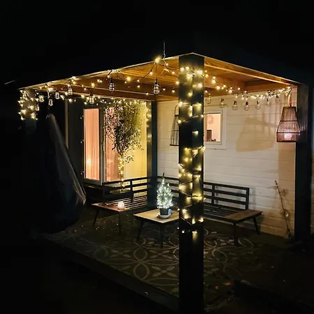 Stayatsas Sam, Middenin Het Bos, Kindvriendelijk, Stijlvol Ingericht, Parkeren Naast Het Huisje,veel Privacy, Ruime Tuin * Epe