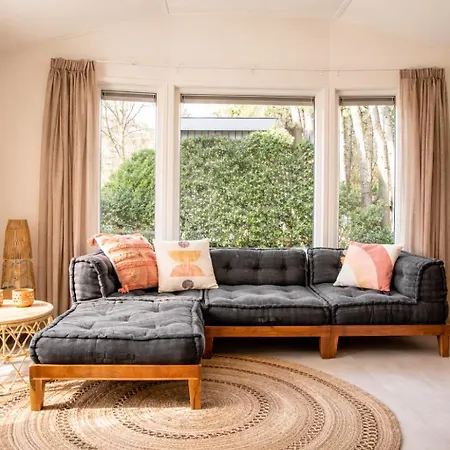 Stayatsas Sam, Middenin Het Bos, Kindvriendelijk, Stijlvol Ingericht, Parkeren Naast Het Huisje,veel Privacy, Ruime Tuin