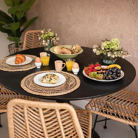 Stayatsas Sam, Middenin Het Bos, Kindvriendelijk, Stijlvol Ingericht, Parkeren Naast Het Huisje,veel Privacy, Ruime Tuin בית נופש