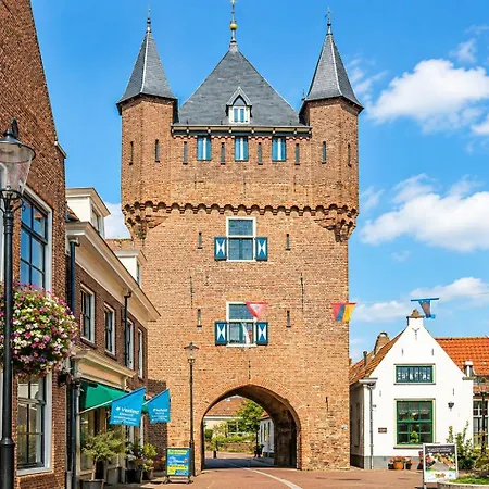 Stayatsas Sam, Luxe Boshuis Met Veranda