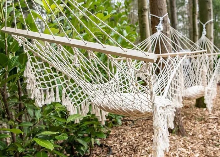 Stayatsas Sam, Middenin Het Bos, Kindvriendelijk, Stijlvol Ingericht, Parkeren Naast Het Huisje,veel Privacy, Ruime Tuin Semesterbostad *