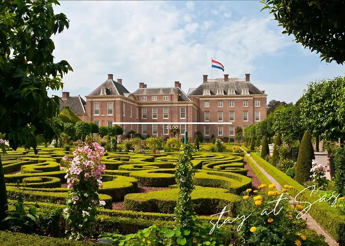 Dom wakacyjny Stayatsas Sam, Middenin Het Bos, Kindvriendelijk, Stijlvol Ingericht, Parkeren Naast Het Huisje,veel Privacy, Ruime Tuin *