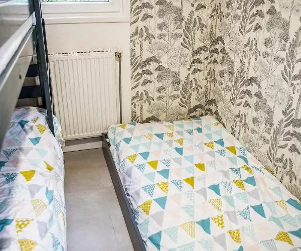 Semesterbostad Stayatsas Sam, Middenin Het Bos, Kindvriendelijk, Stijlvol Ingericht, Parkeren Naast Het Huisje,veel Privacy, Ruime Tuin Epe