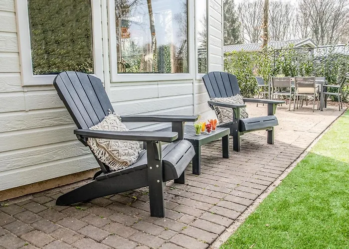 Semesterbostad Stayatsas Sam, Middenin Het Bos, Kindvriendelijk, Stijlvol Ingericht, Parkeren Naast Het Huisje,veel Privacy, Ruime Tuin