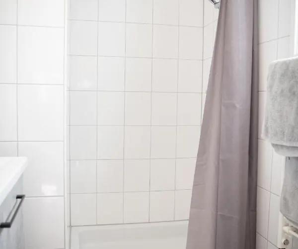 Dom wakacyjny Stayatsas Sam, Middenin Het Bos, Kindvriendelijk, Stijlvol Ingericht, Parkeren Naast Het Huisje,veel Privacy, Ruime Tuin *