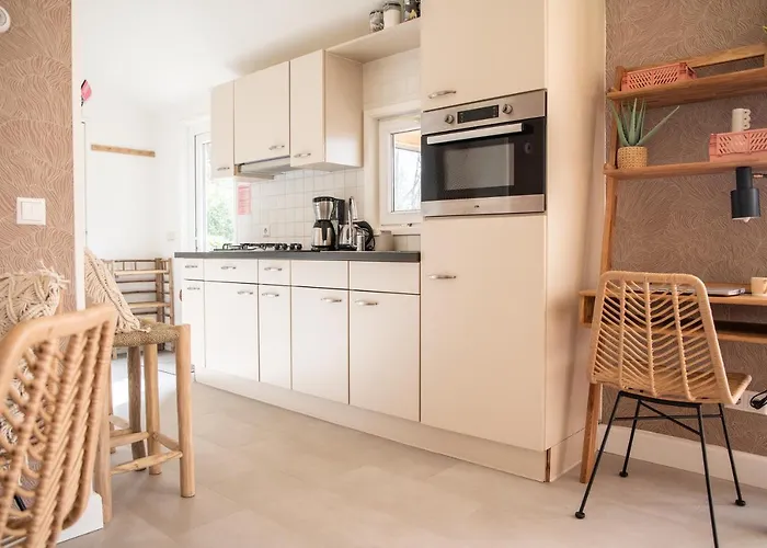 Stayatsas Sam, Middenin Het Bos, Kindvriendelijk, Stijlvol Ingericht, Parkeren Naast Het Huisje,veel Privacy, Ruime Tuin * Epe