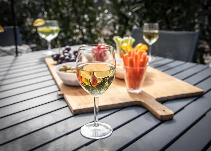 Dom wakacyjny Stayatsas Sam, Middenin Het Bos, Kindvriendelijk, Stijlvol Ingericht, Parkeren Naast Het Huisje,veel Privacy, Ruime Tuin *