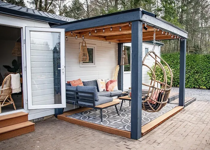 Dom wakacyjny Stayatsas Sam, Middenin Het Bos, Kindvriendelijk, Stijlvol Ingericht, Parkeren Naast Het Huisje,veel Privacy, Ruime Tuin