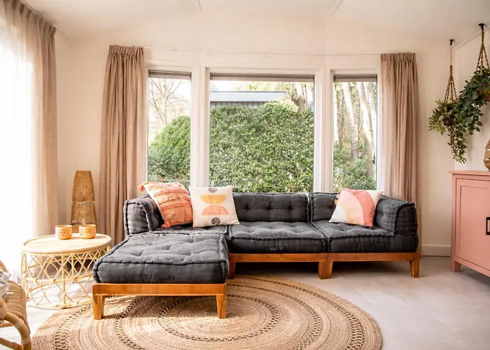 Stayatsas Sam, Middenin Het Bos, Kindvriendelijk, Stijlvol Ingericht, Parkeren Naast Het Huisje,veel Privacy, Ruime Tuin