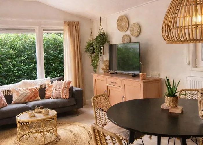 Stayatsas Sam, Middenin Het Bos, Kindvriendelijk, Stijlvol Ingericht, Parkeren Naast Het Huisje,veel Privacy, Ruime Tuin *