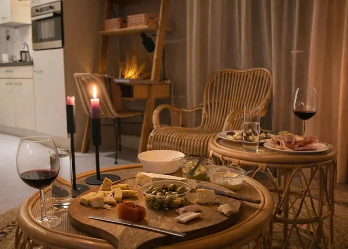 Natuurhuisje In Het Bos Met Rustige Ligging En Ruime Tuin Stijlvol Ingericht Stayatsas Sam Holiday home *