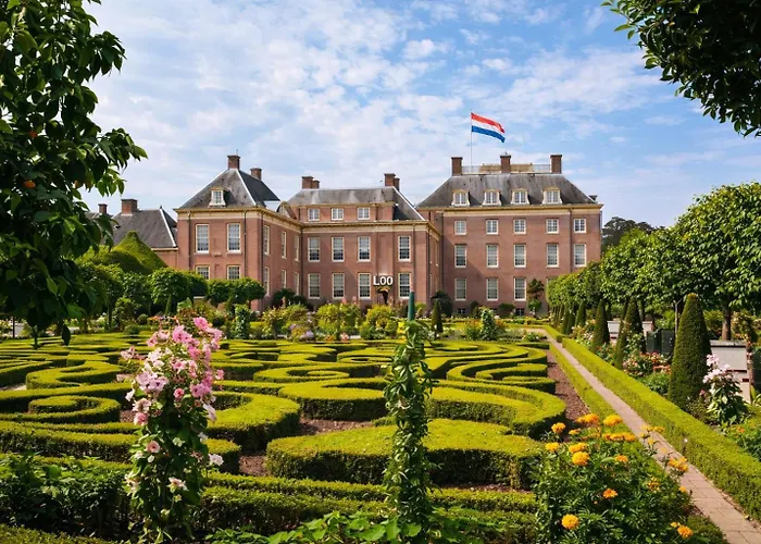 Natuurhuisje In Het Bos Met Rustige Ligging En Ruime Tuin Stijlvol Ingericht Stayatsas Sam