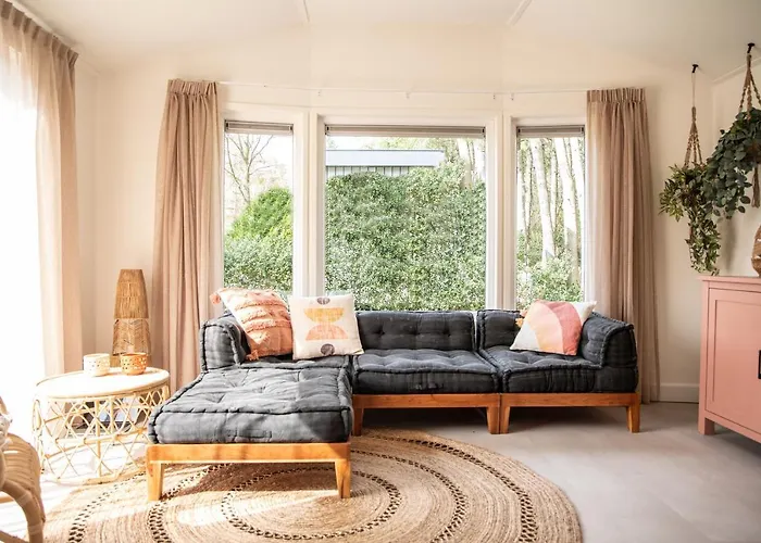 Stayatsas Sam, Middenin Het Bos, Kindvriendelijk, Stijlvol Ingericht, Parkeren Naast Het Huisje,veel Privacy, Ruime Tuin Сasa de vacaciones *