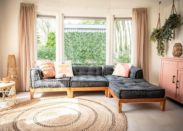 Stayatsas Sam, Middenin Het Bos, Kindvriendelijk, Stijlvol Ingericht, Parkeren Naast Het Huisje,veel Privacy, Ruime Tuin